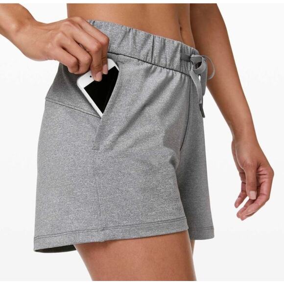 Lululemon On The Fly Mid Rise Short 2.5” Women’s Size 10 Heathered Slate Gray - Picture 2 of 12